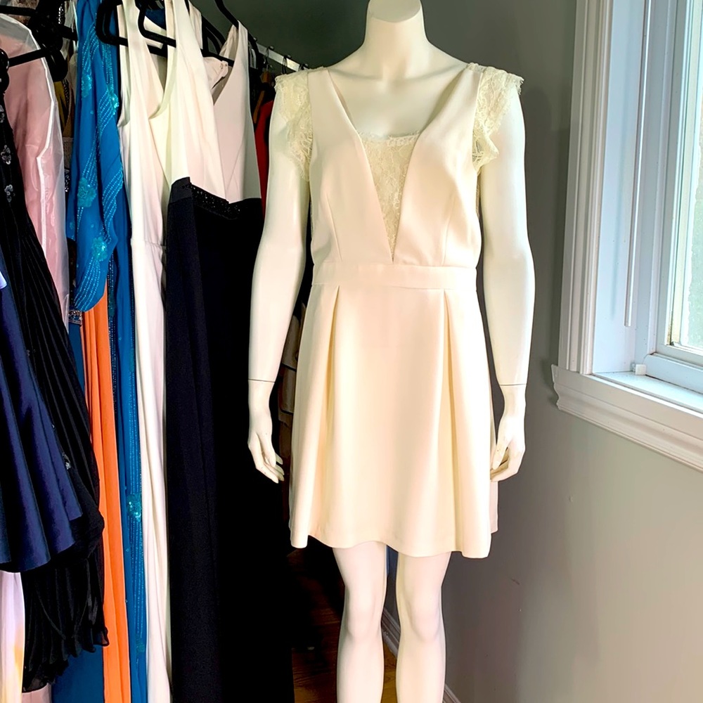 BCBG Generation Scalloped Lace White Dress New 170$ Medium 10 us